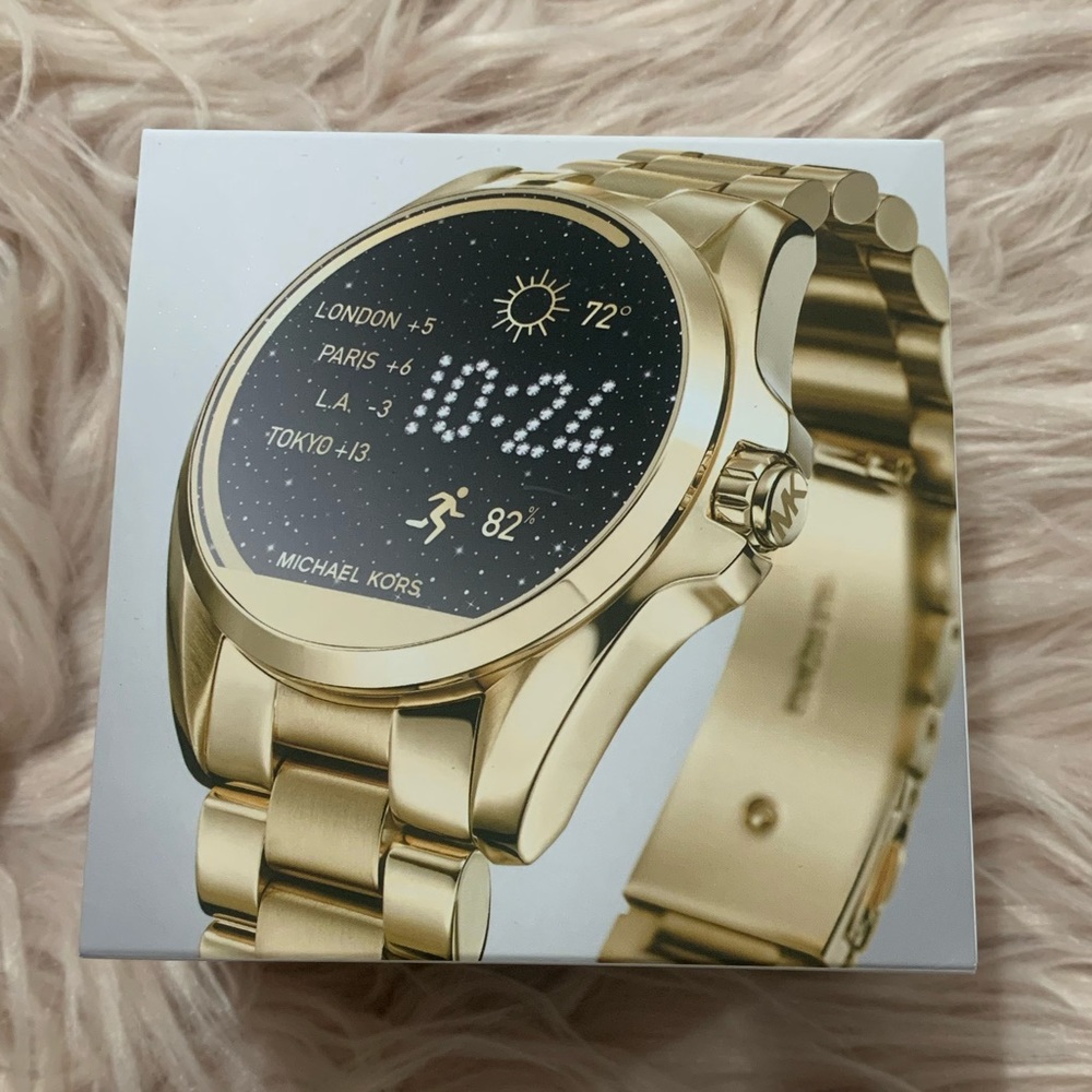 NWT Stylish gold smart watch MKt5001
